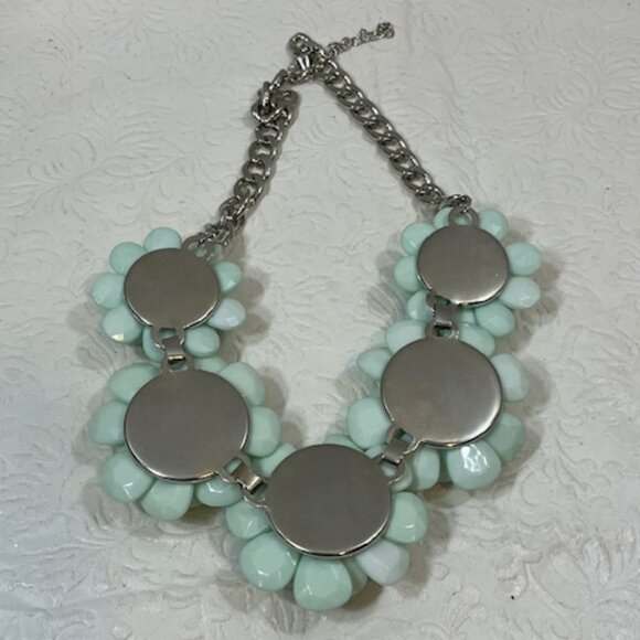 VTG Mint Green Lucite Flower/Rhinestone Necklace 18"+3" extender Silver Tone - Picture 7 of 15